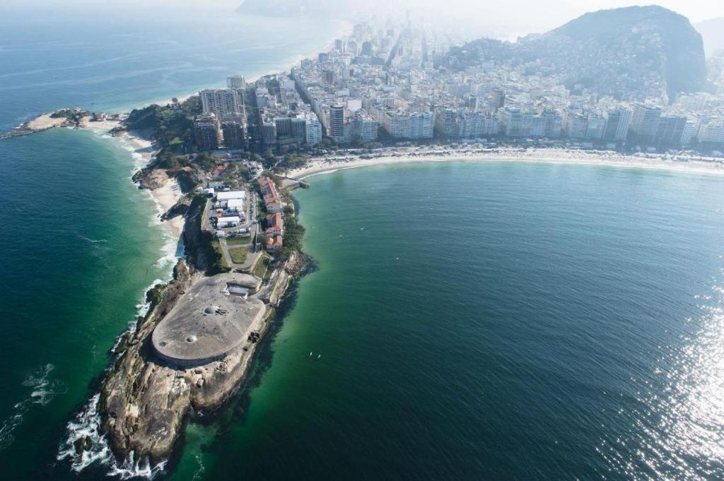Completo Na De Copacabana , Claro E Silencioso, Com Ar, Wifi, Netflix, Ate 3 Pessoas, Pauloangerami Br502 * Rio de Janeiro