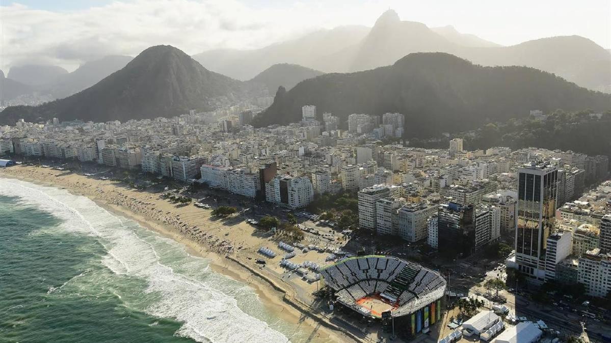 Completo Na De Copacabana , Claro E Silencioso, Com Ar, Wifi, Netflix, Ate 3 Pessoas, Pauloangerami Br502 Apartamento