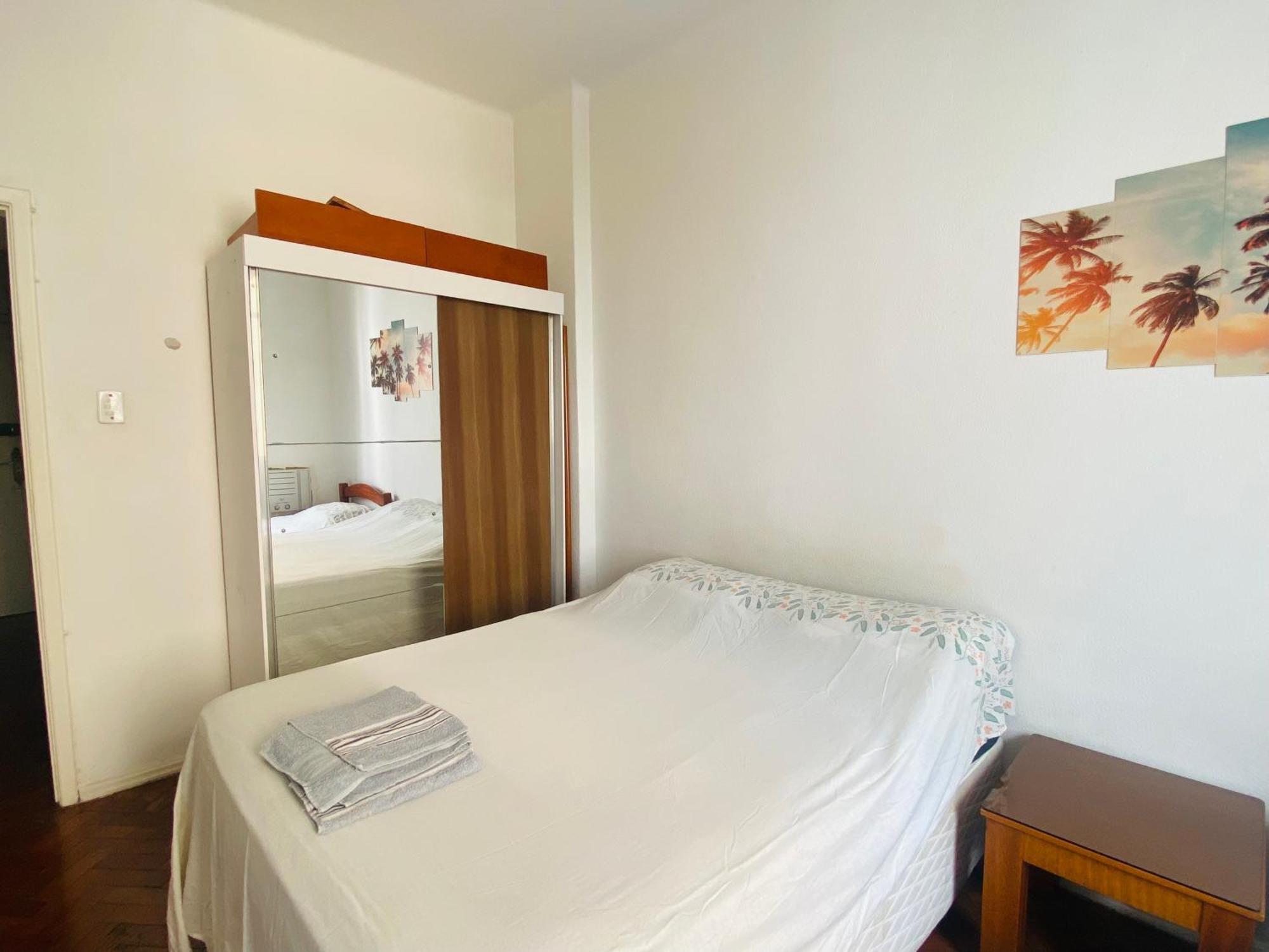 Completo Na De Copacabana , Claro E Silencioso, Com Ar, Wifi, Netflix, Ate 3 Pessoas, Pauloangerami Br502 * Rio de Janeiro