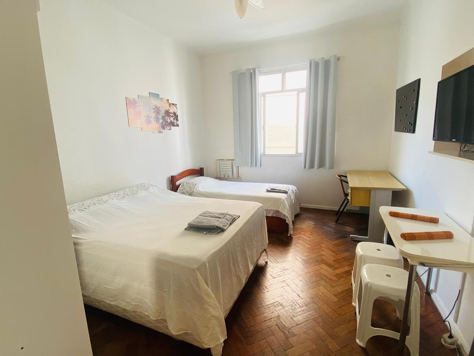 Completo Na De Copacabana , Claro E Silencioso, Com Ar, Wifi, Netflix, Ate 3 Pessoas, Pauloangerami Br502