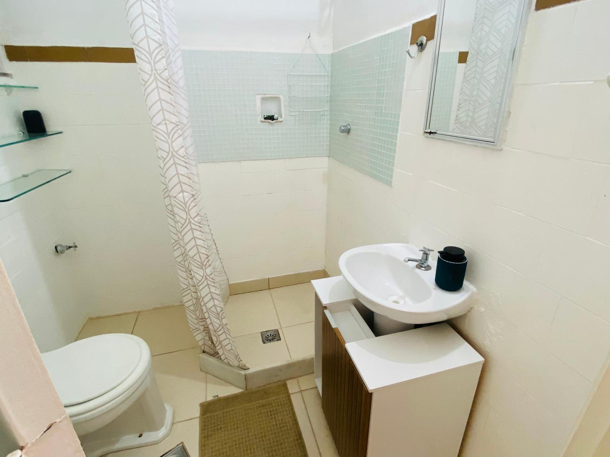 Completo Na De Copacabana , Claro E Silencioso, Com Ar, Wifi, Netflix, Ate 3 Pessoas, Pauloangerami Br502 Apartamento