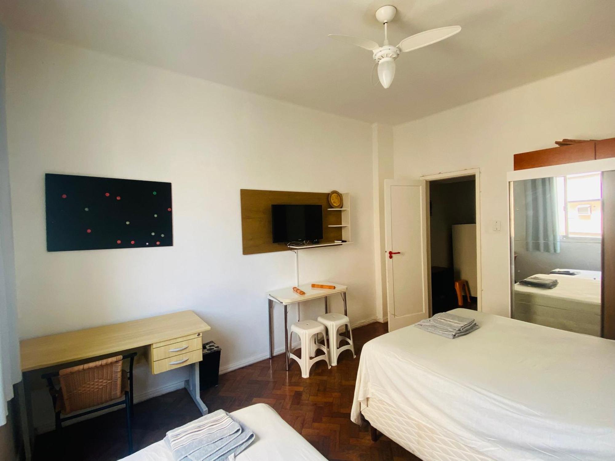 Completo Na De Copacabana , Claro E Silencioso, Com Ar, Wifi, Netflix, Ate 3 Pessoas, Pauloangerami Br502 *