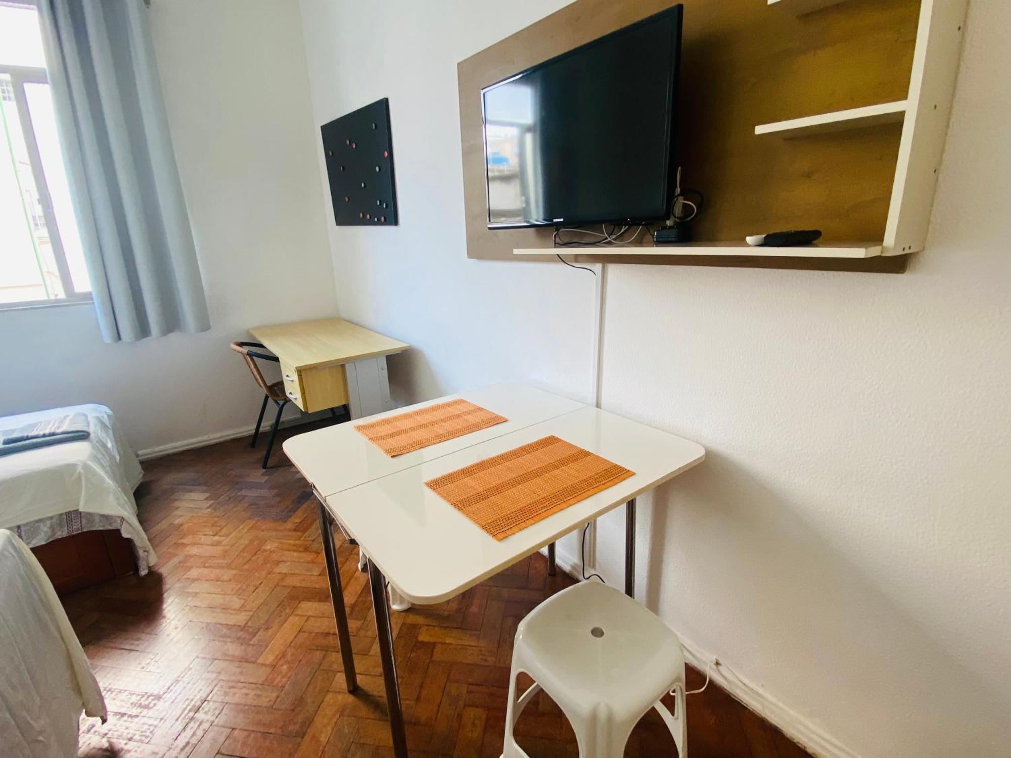 Completo Na De Copacabana , Claro E Silencioso, Com Ar, Wifi, Netflix, Ate 3 Pessoas, Pauloangerami Br502 Rio de Janeiro